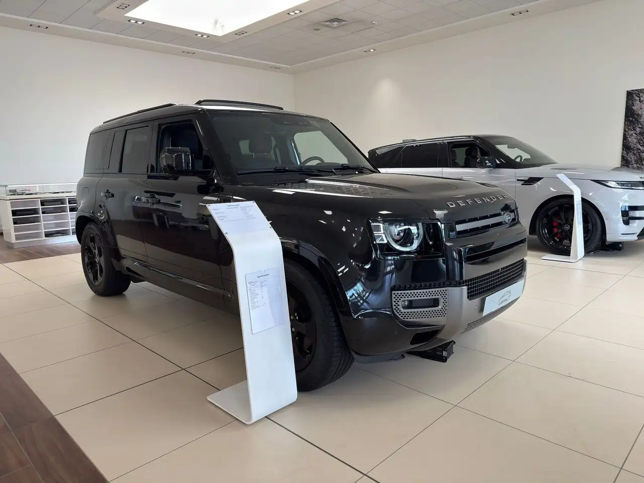 Land Rover Defender D200 AWD Auto 110 X-Dynamic SE, миниатюра 2