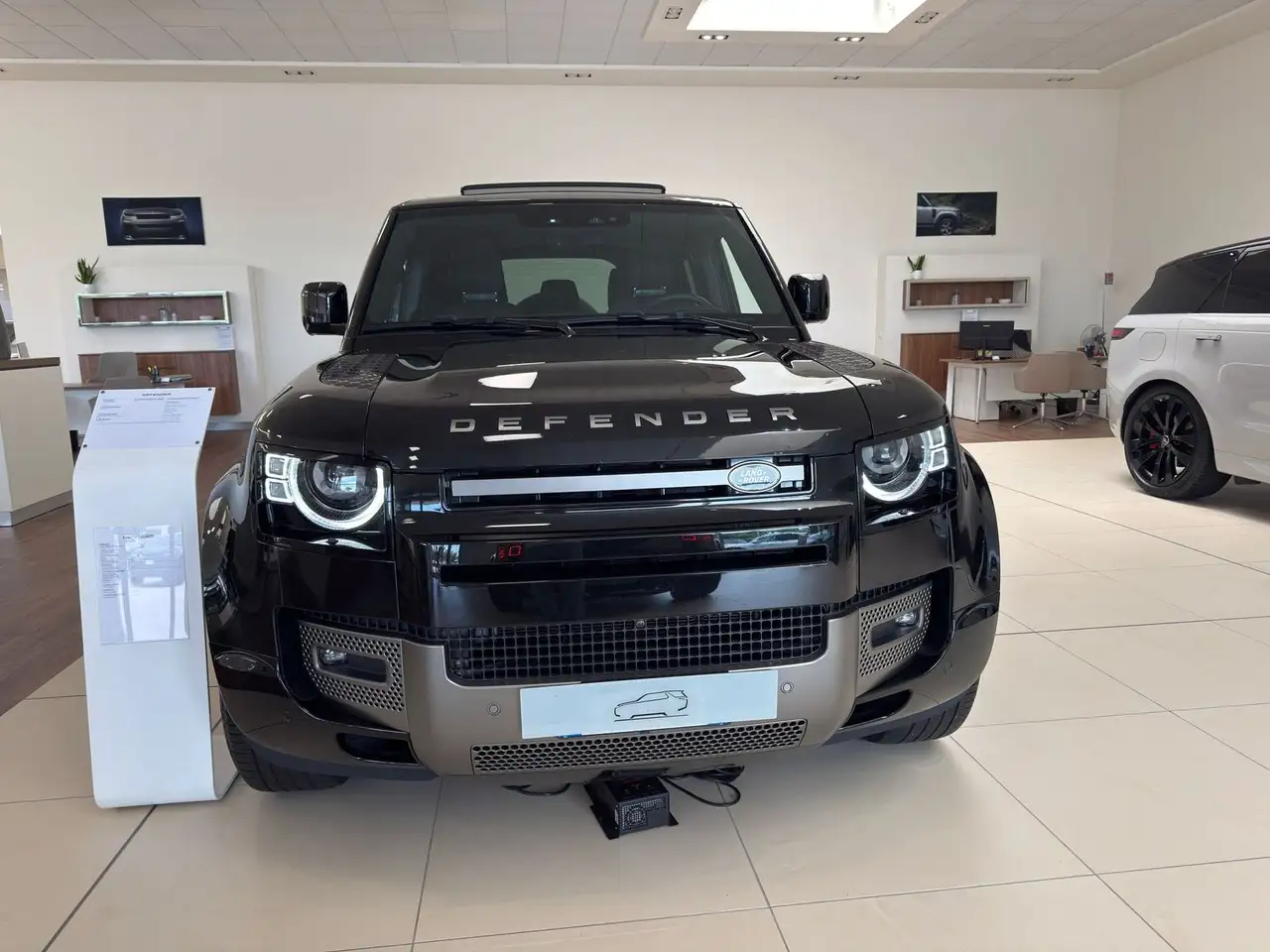 Land Rover Defender D200 AWD Auto 110 X-Dynamic SE, миниатюра 3