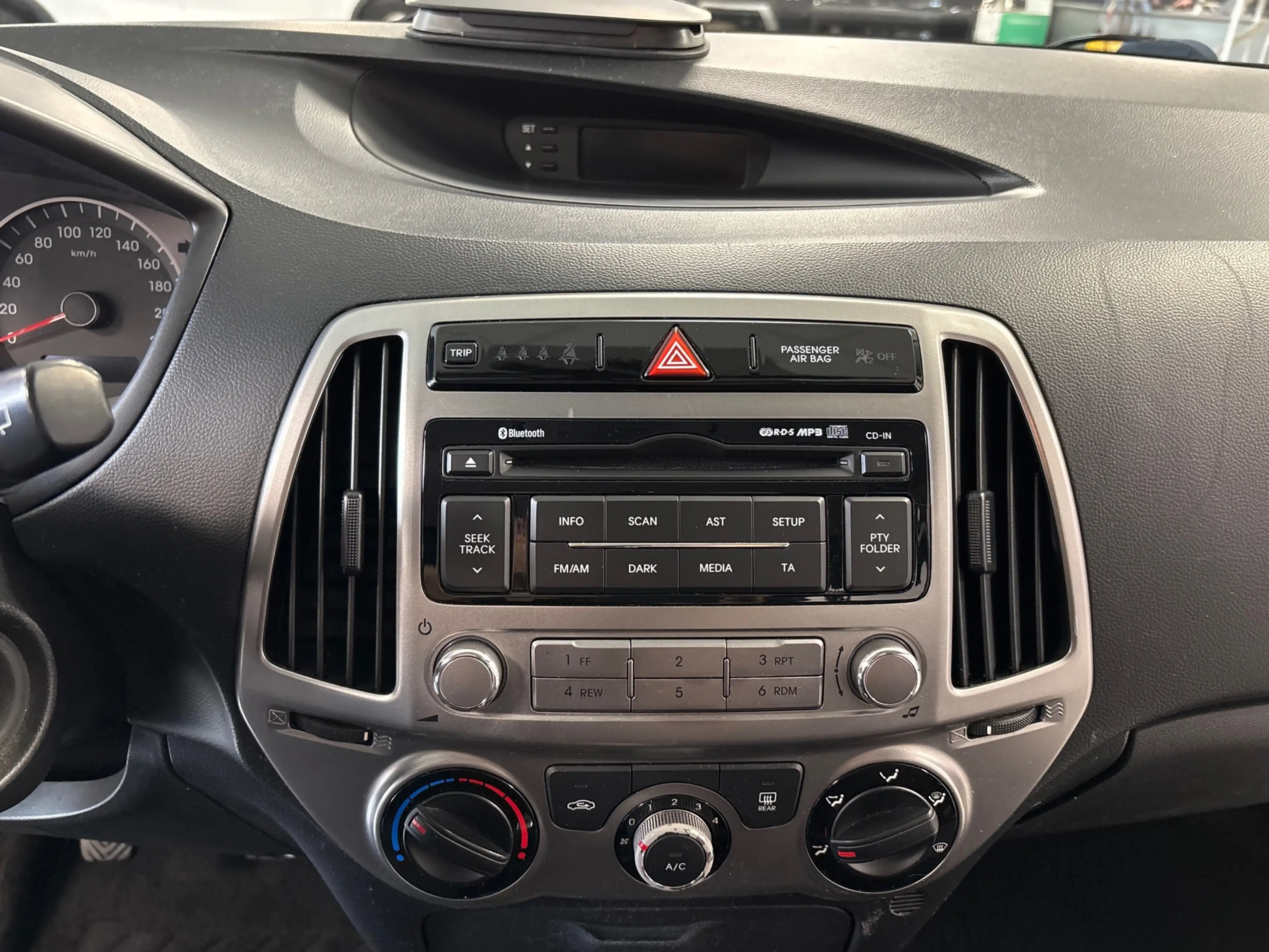 Hyundai i20 1.2i Go Business — photo 13