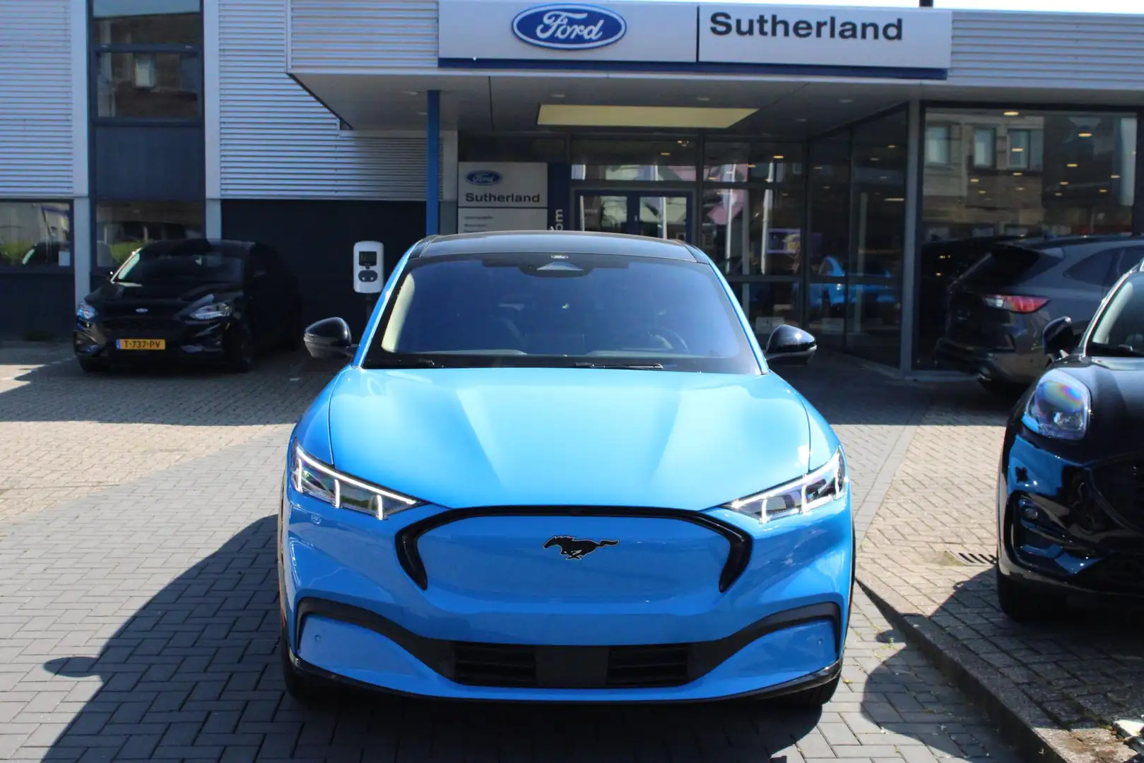 Ford Mustang Mach-E Extended Premium AWD 98 kWh 350pk | Panorama dak | Modrá - 2