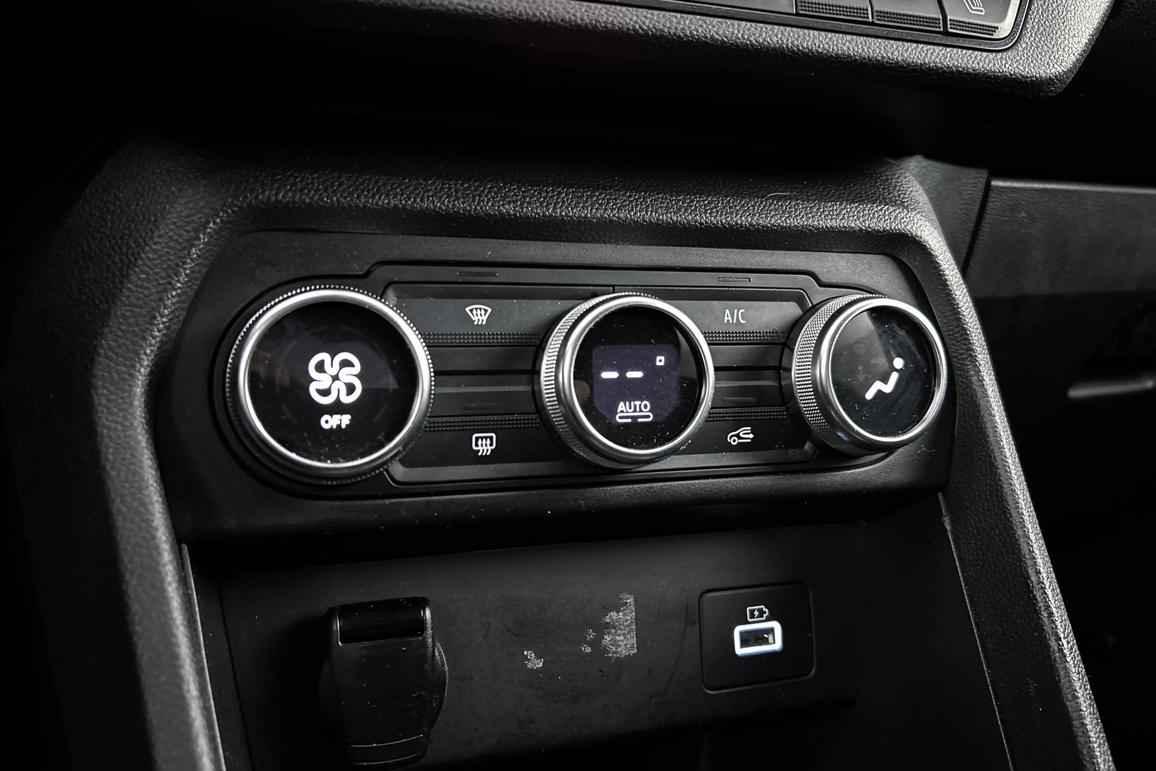 Dacia Jogger 1.0 TCe 110 Extreme 7p. | Camera | LED koplampen | — photo 17