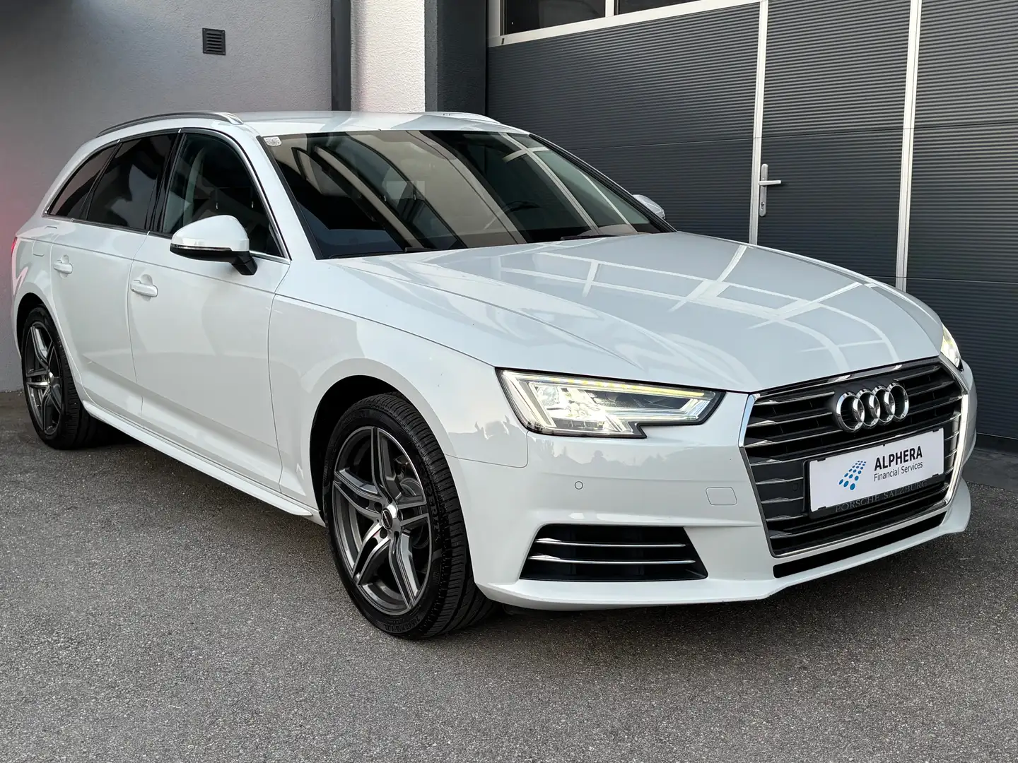 Audi A4 2.0 TDI Avant sport*AMBIENT*LED*NAVI*SPORTSITZ*18" Weiß - 1