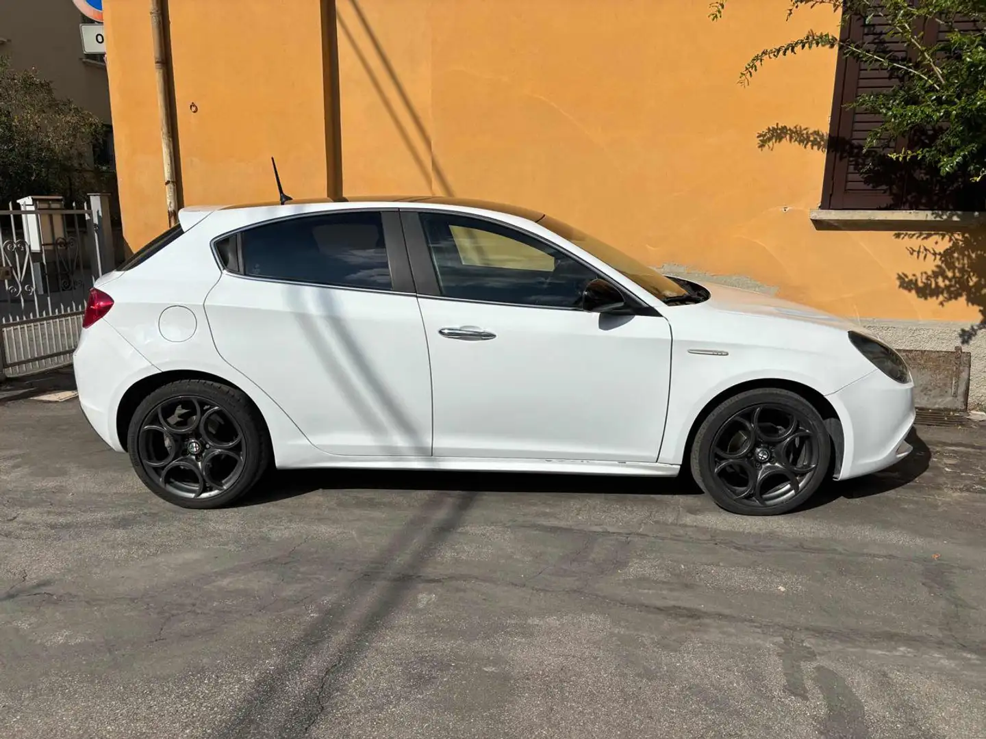 Alfa Romeo Giulietta 1.6 JTDm-2 120 CV Distinctive "ProMMo" Bianco - 2