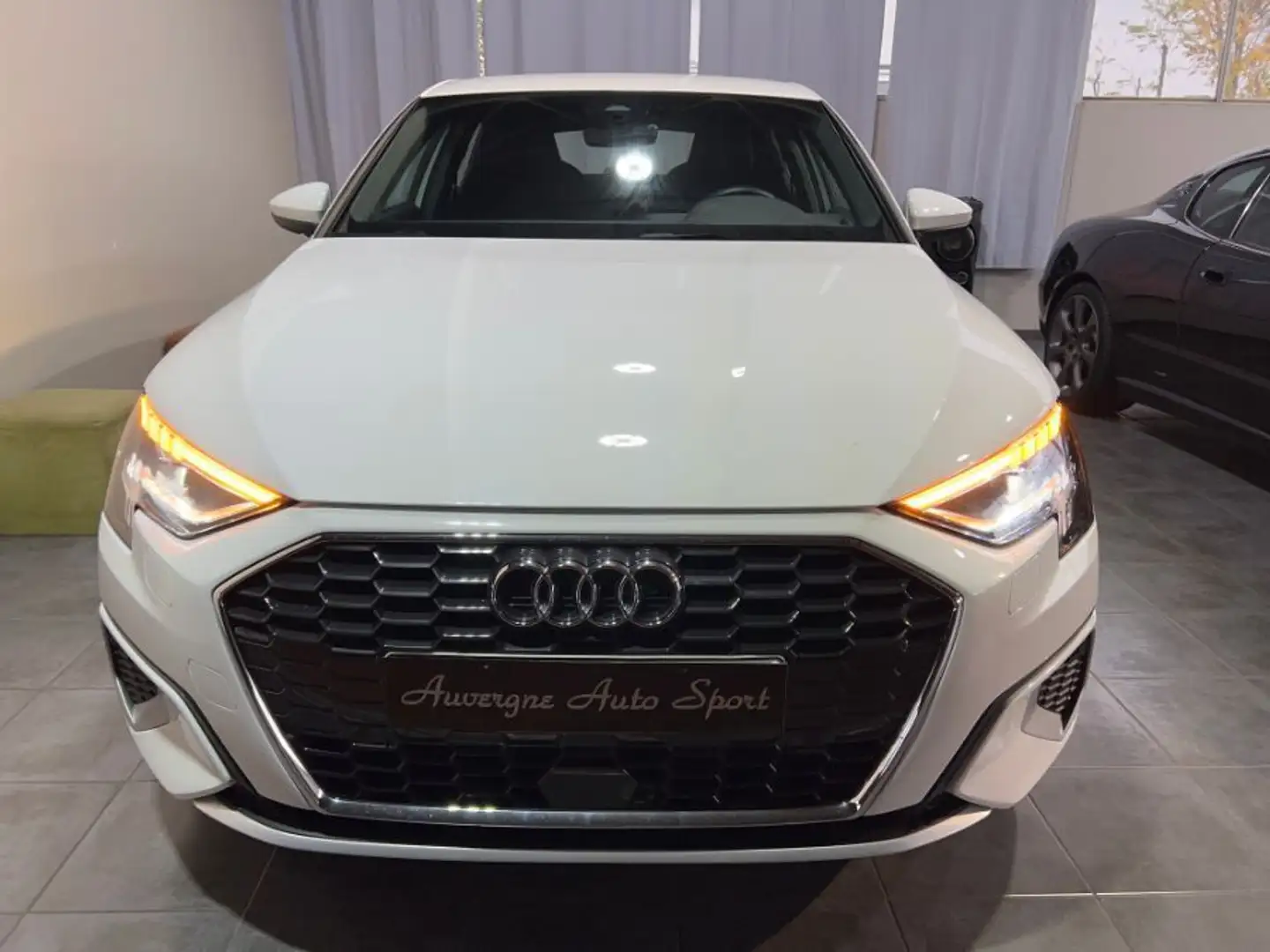 Audi A3 35 TFSi 150 S TRONIC 7 Blanc - 2