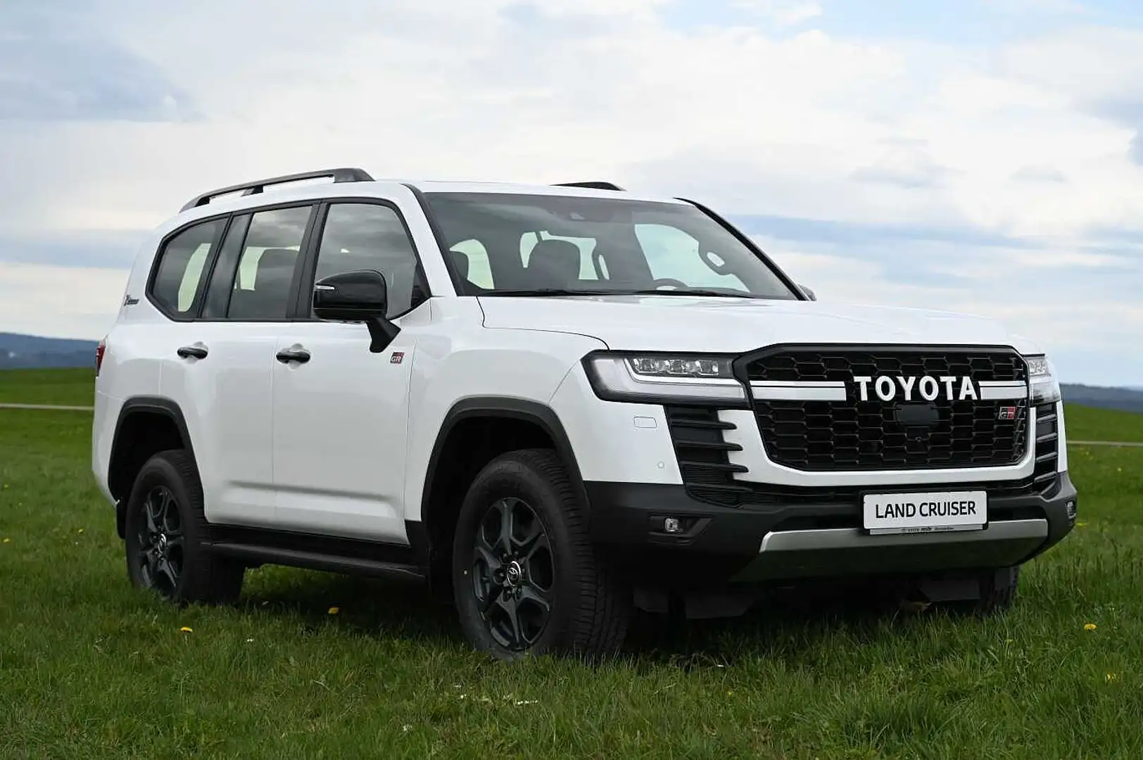 Toyota Land Cruiser 3.5 Twin Turbo GR Sport 2025 Nestle OR Weiß - 1