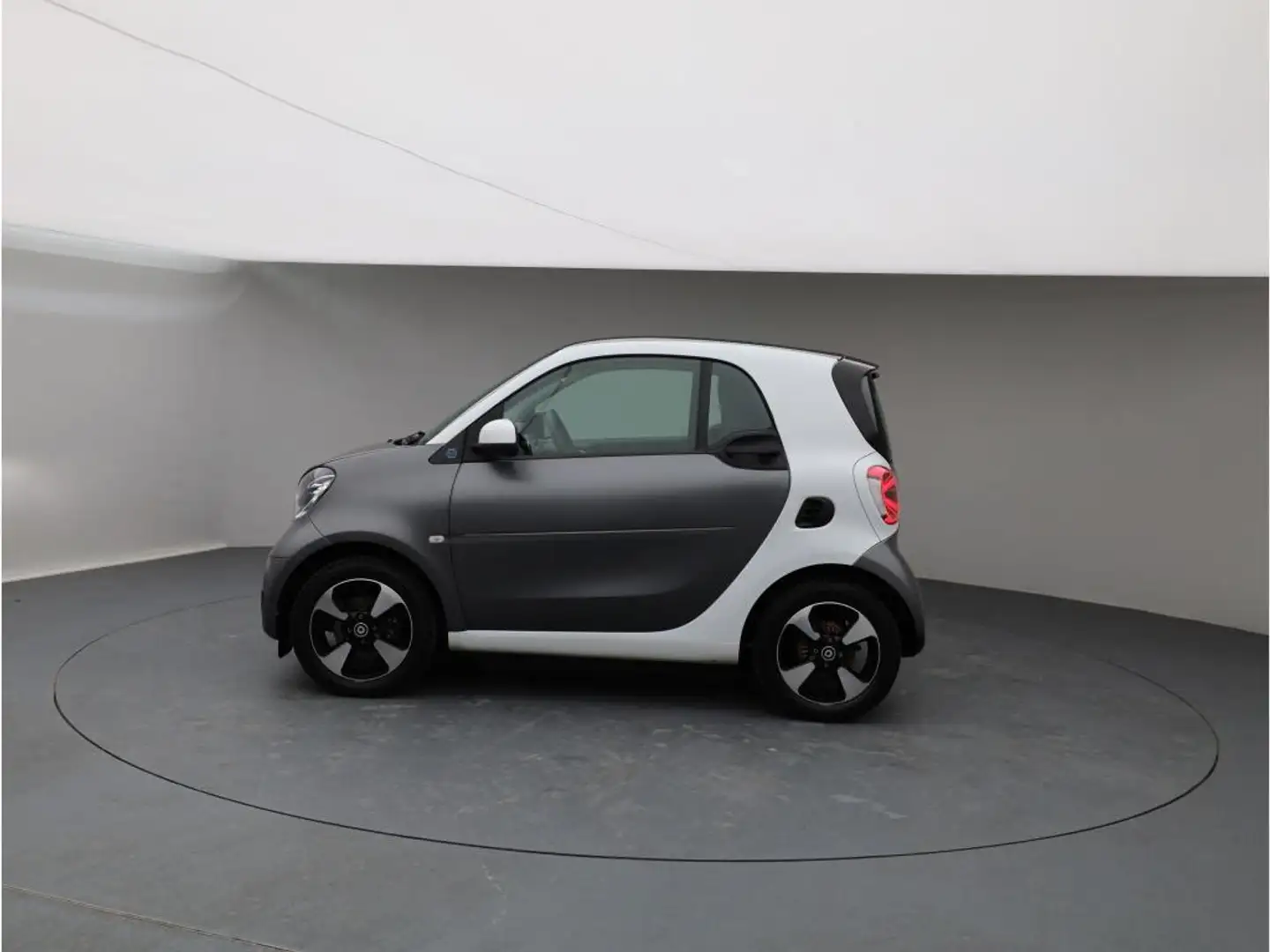 smart forTwo EQ Coupe Passion LEDLicht RüKam CarPlay Grau - 2