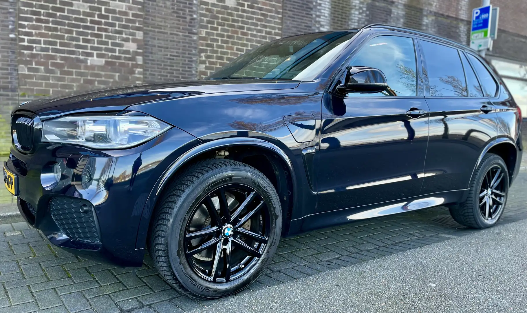 BMW X5 High Exec. Zwart - 1