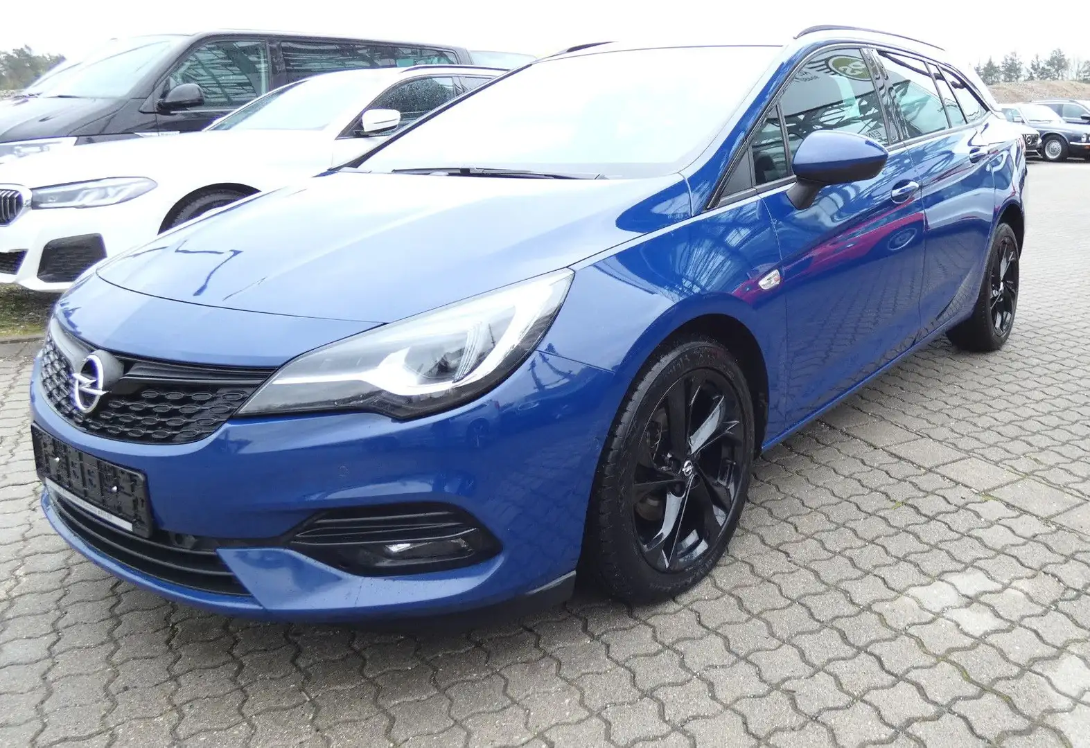 Opel Astra 1.5 CDTI SportsTourer Ultimate Navi Kamera Blau - 1