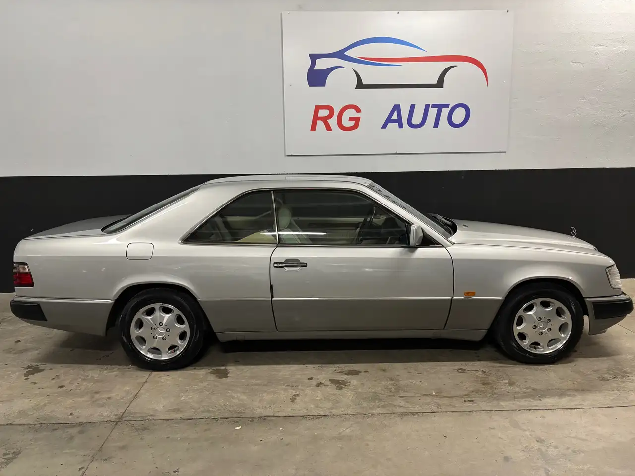 Mercedes-Benz E 300 E Coupe 300 CE, foto 4