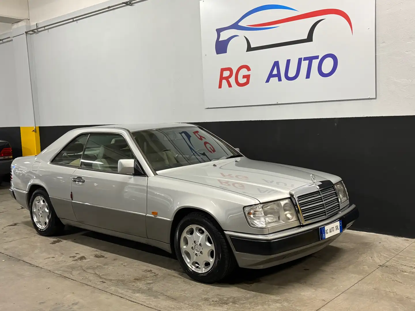 Mercedes-Benz E 300 E Coupe 300 CE Argintiu - 1