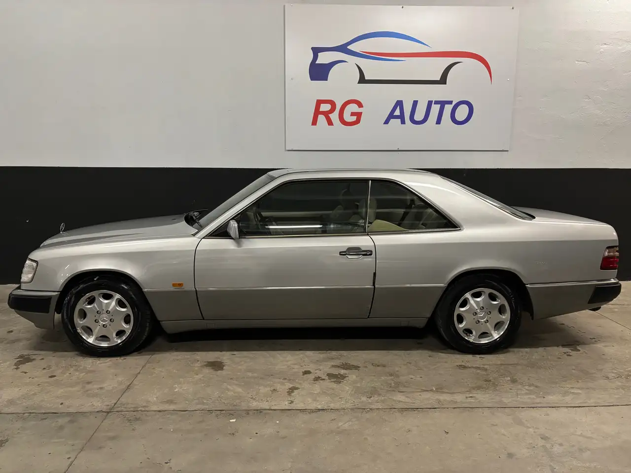 Mercedes-Benz E 300 E Coupe 300 CE, foto 12