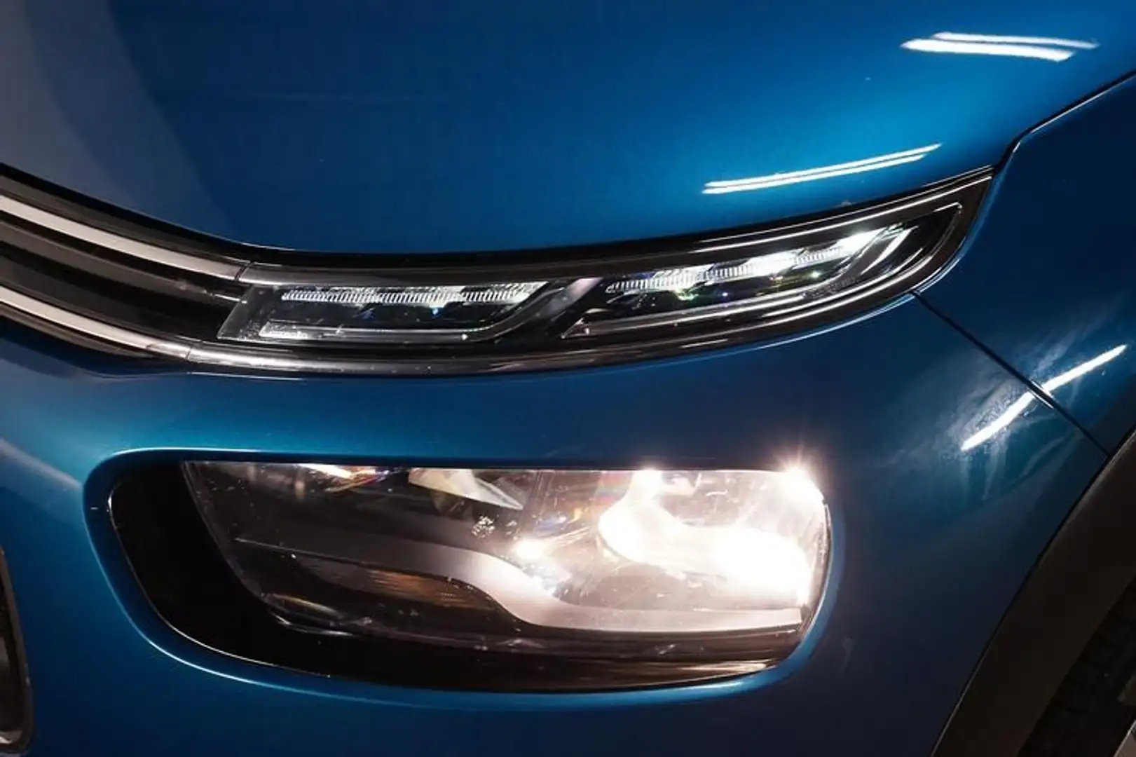 Citroen C4 Cactus 1.2 Manuell PureTech Feel*PDC*DAB*SHZ* Modrá - 2