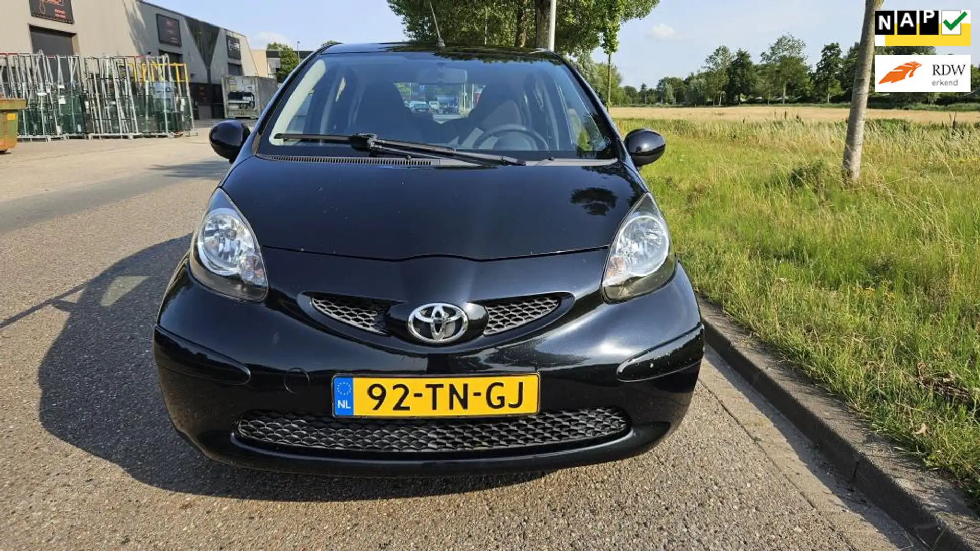 Toyota Aygo 1.0 AIRCO Nero - 1