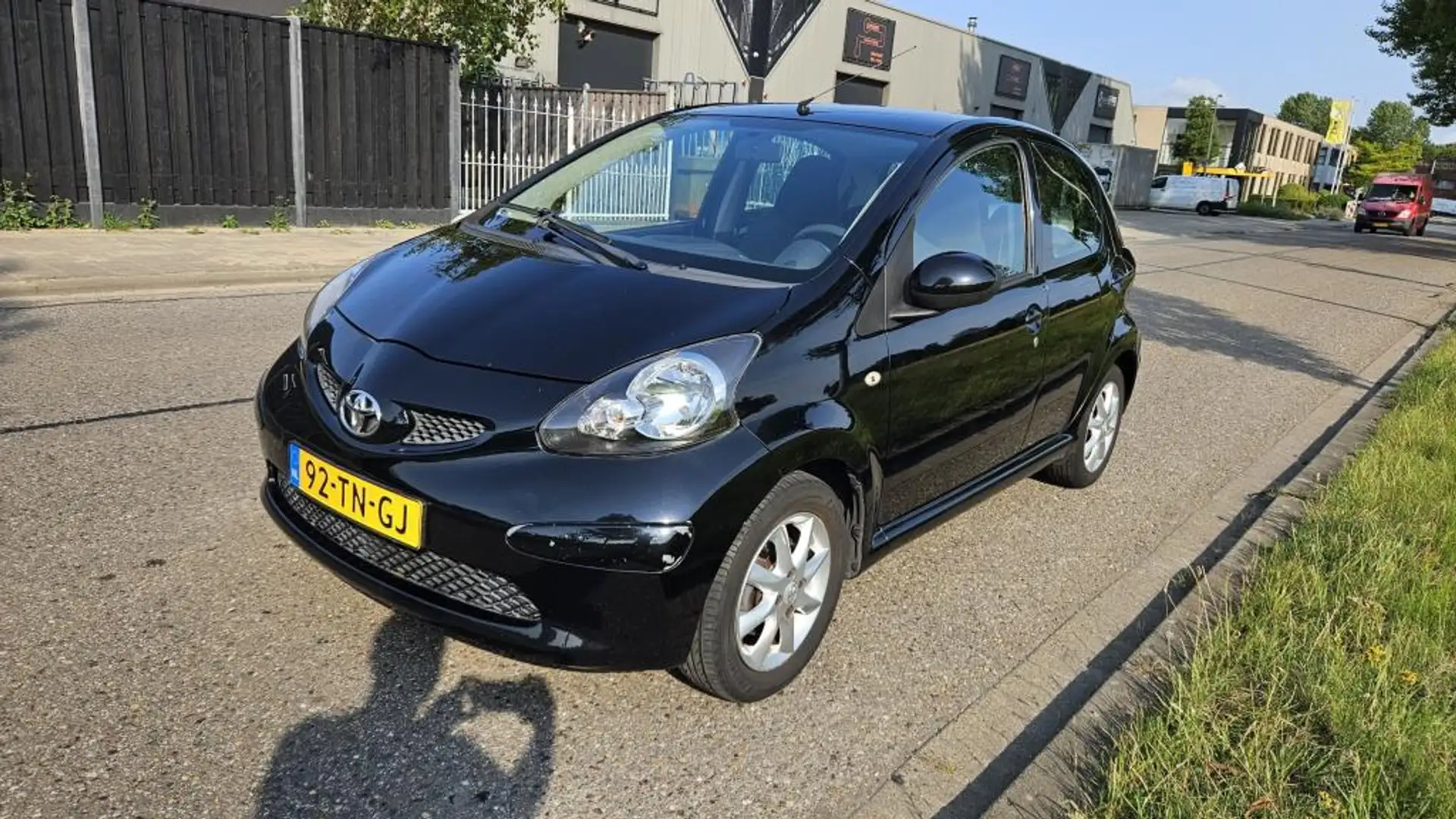 Toyota Aygo 1.0 AIRCO Nero - 2