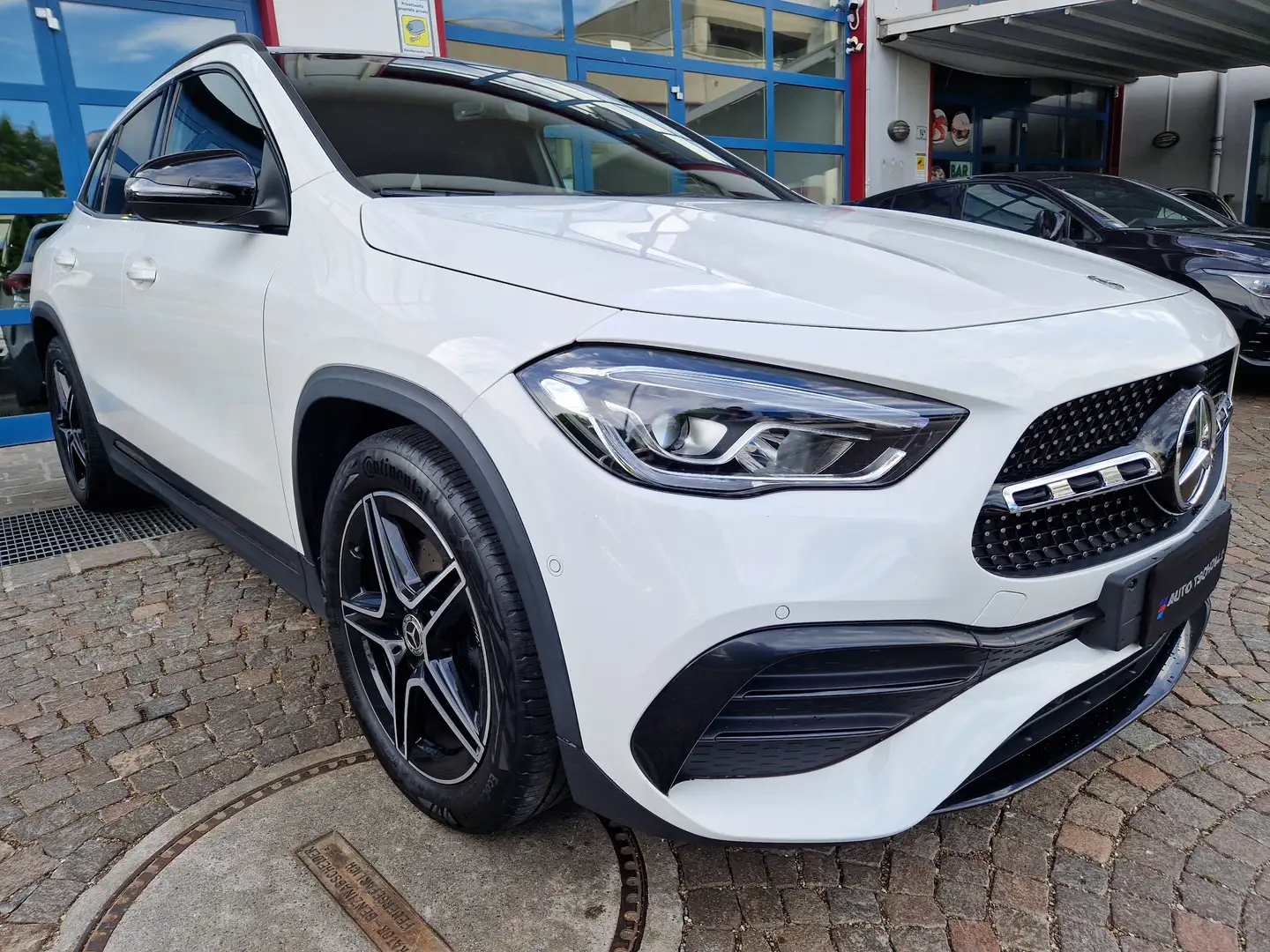 Mercedes-Benz GLA 200 d150Cv4Matic AMG Line Widescreen OpenSky Night LED Bianco - 2