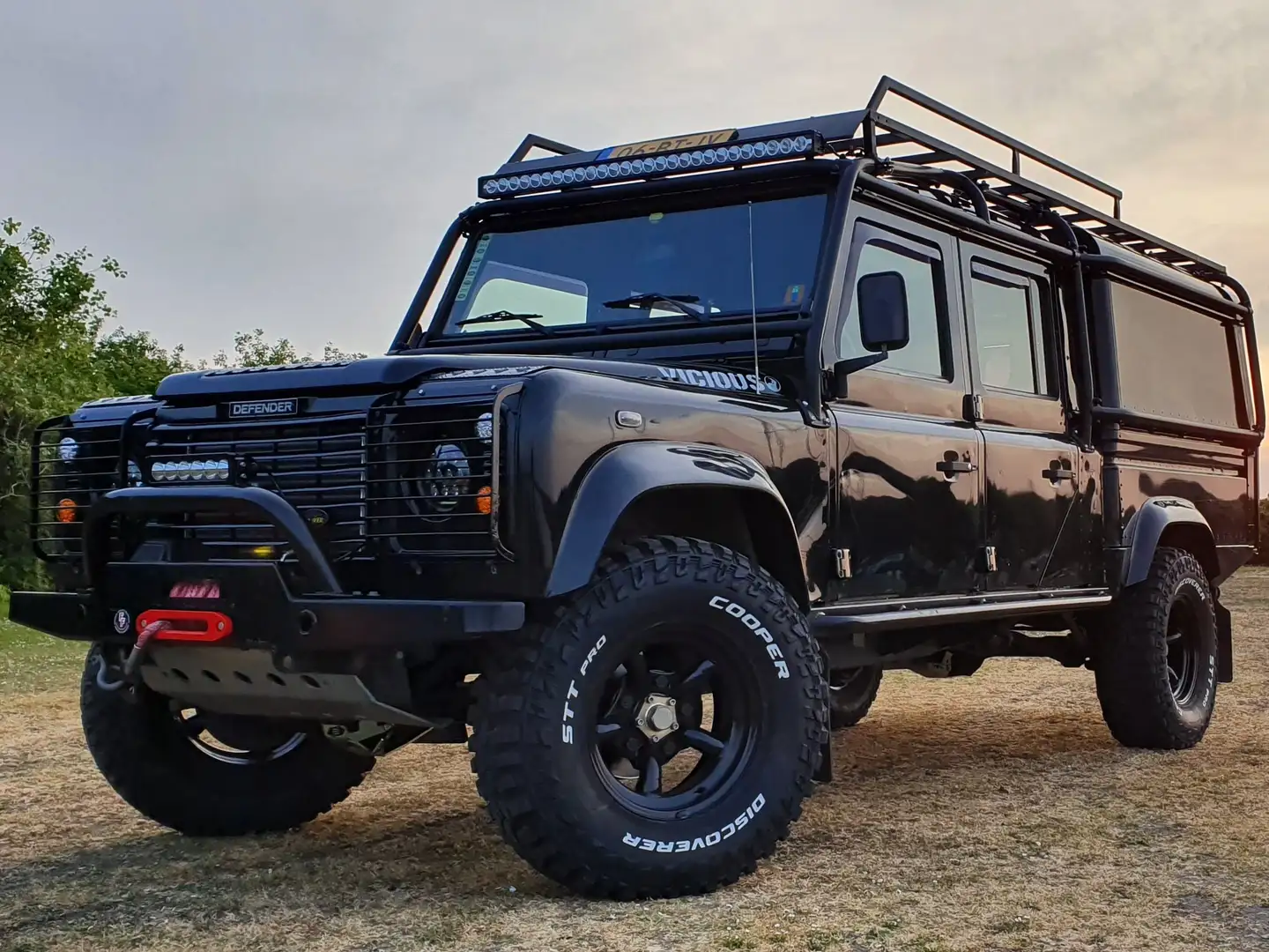 Land Rover Defender Defender 2.5 130"Crew Cab Zwart - 1