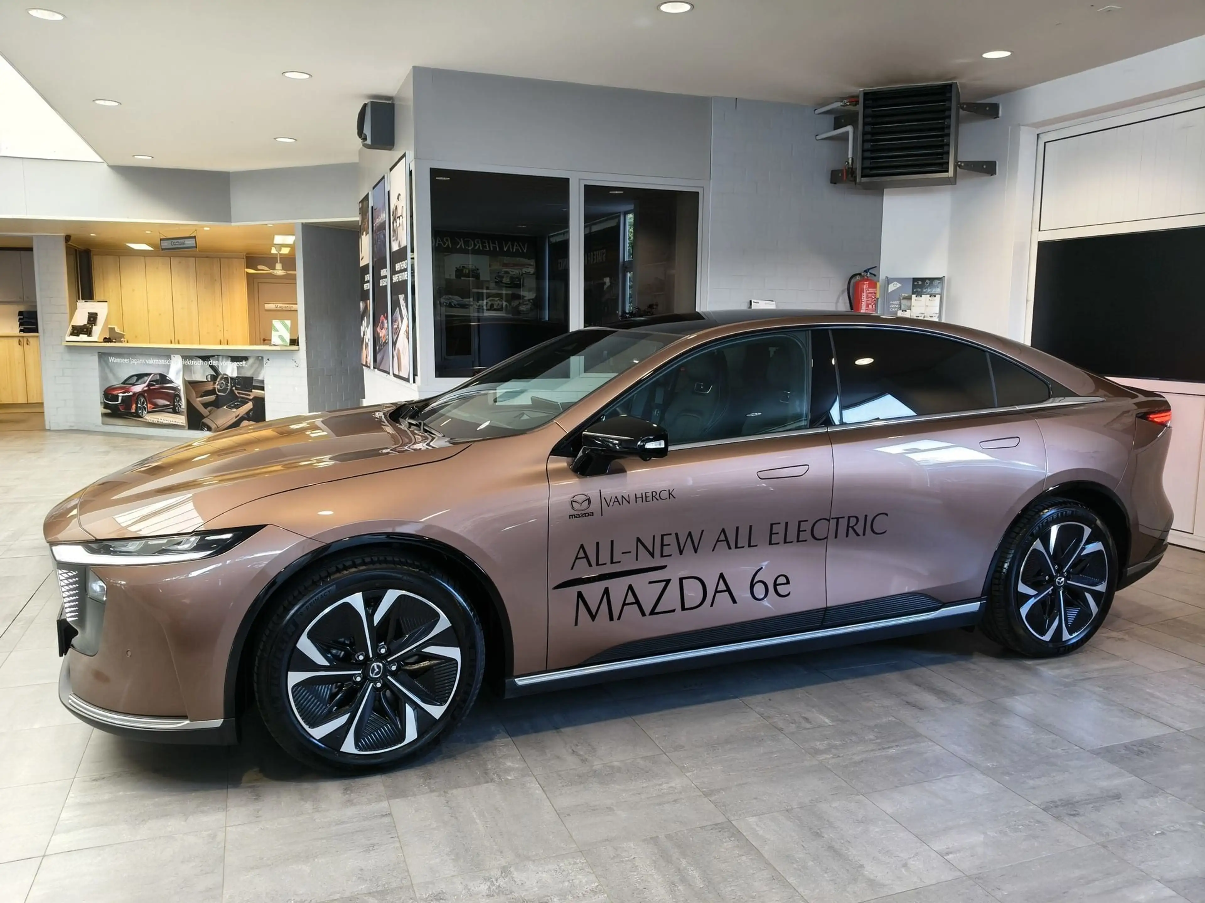 Mazda 6e 6e 5HB EV 68,5 kWh 258pk Takumi demowagen — photo 2