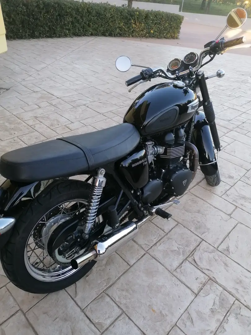 Triumph Bonneville T100 Fekete - 2