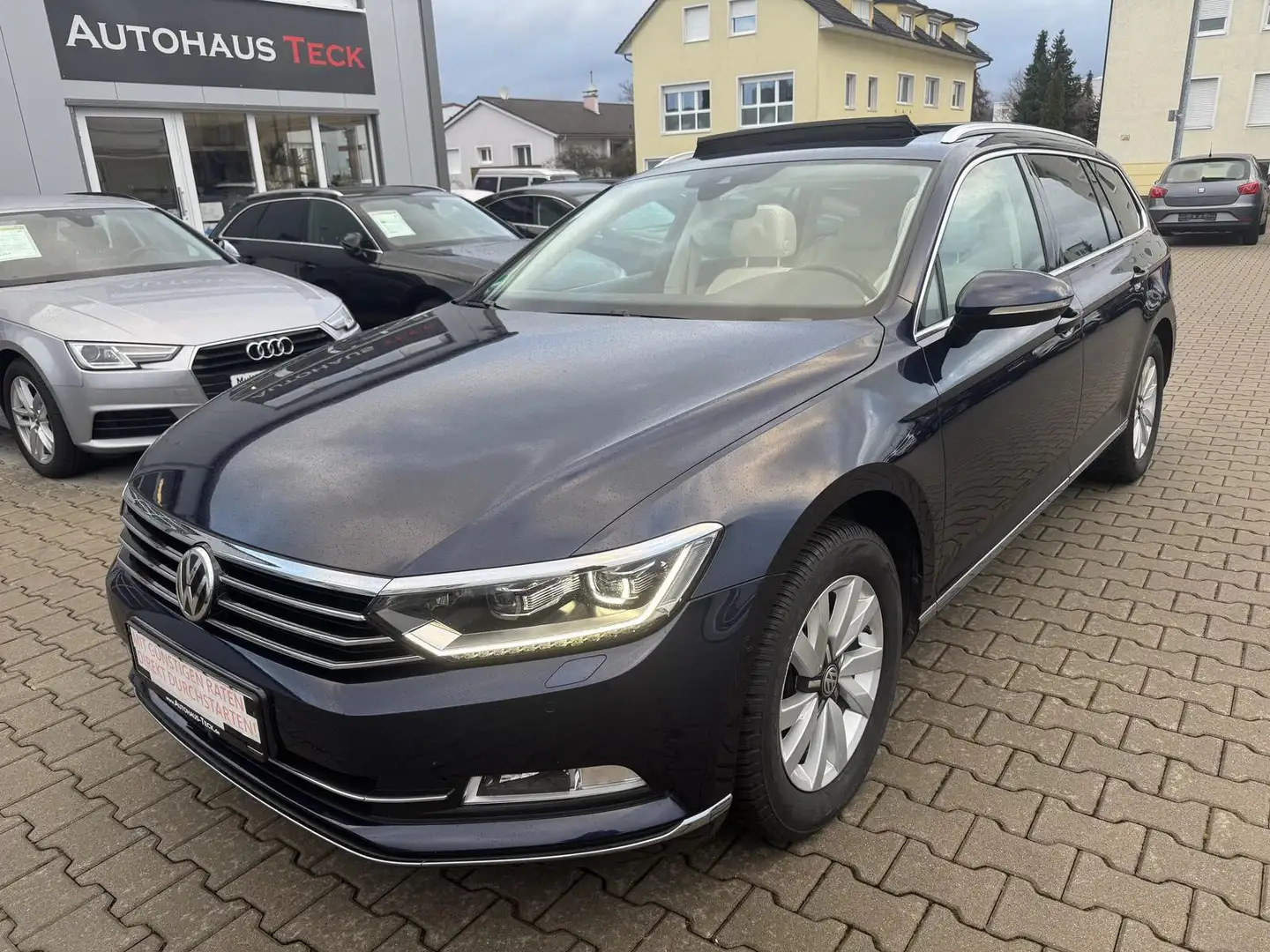 Volkswagen Passat Variant 2.0 TDI Pan. SD/8xBEREIFT/AHK/KLIMA/SHZ/360°KAMERA Blau - 1