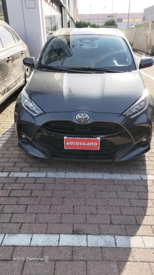 Toyota Yaris 1.5 Hybrid 5 porte Trend Gris - 1