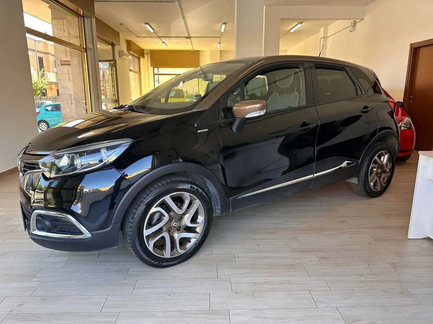 Renault Captur Captur I 2013 1.5 dci Iconic 110cv Zwart - 2