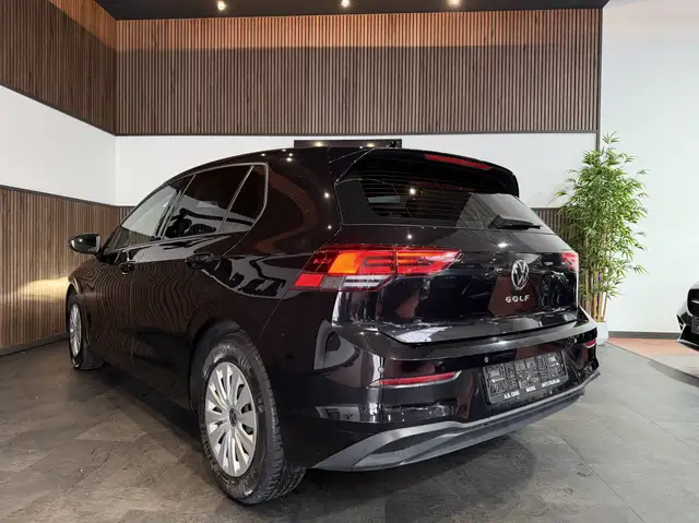 Volkswagen Golf view 4