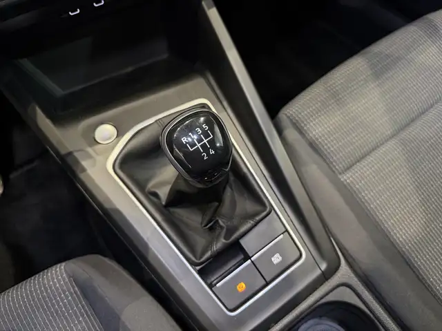 Volkswagen Golf view 14