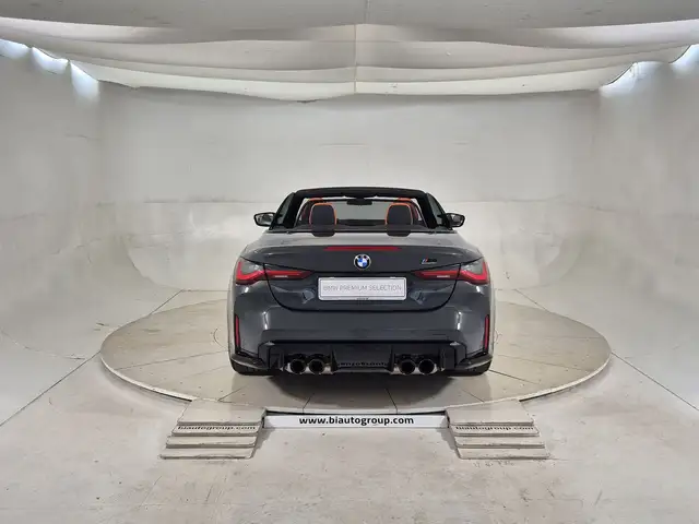 BMW M4 view 4
