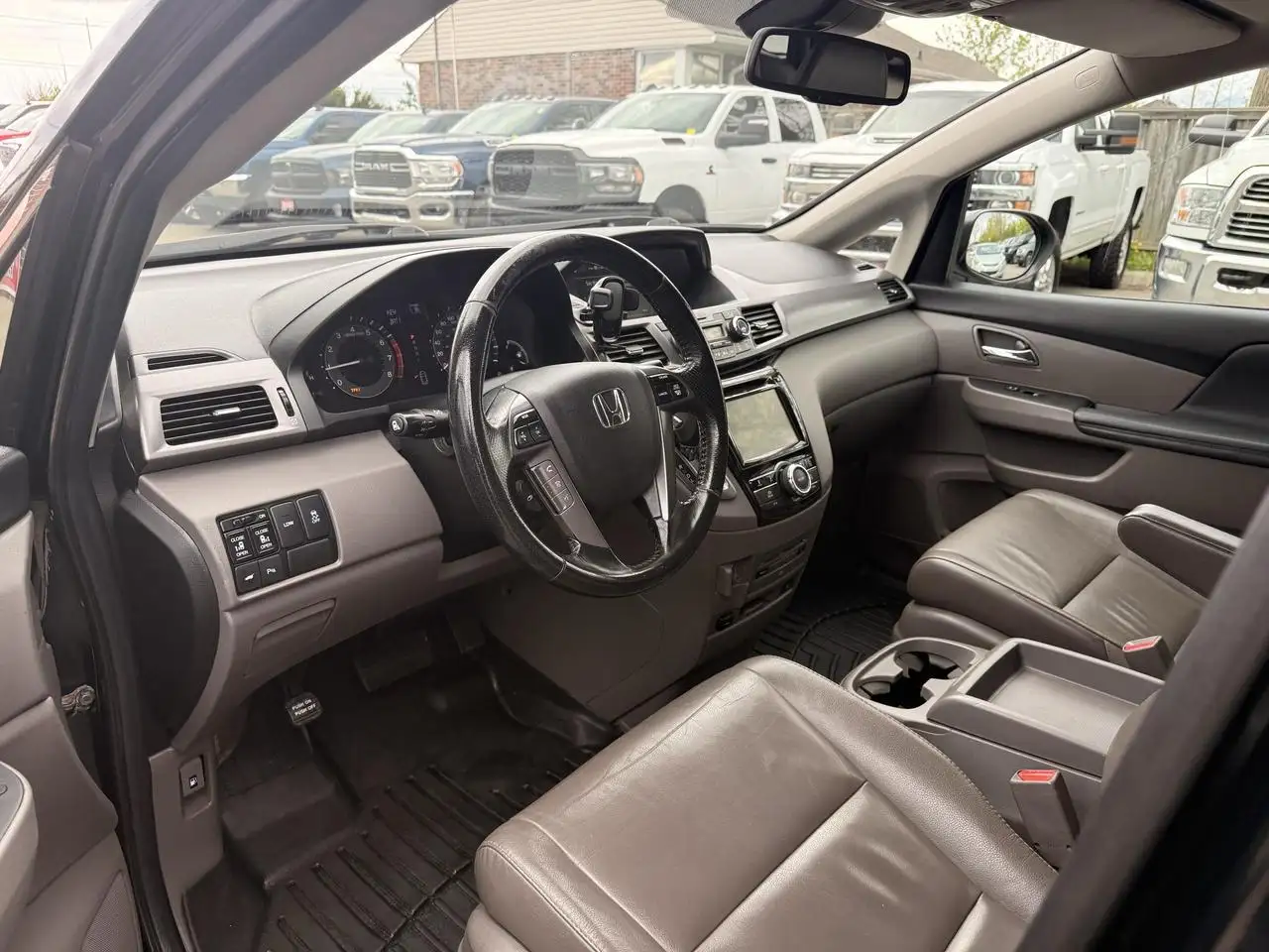 Honda Odyssey снимка Honda Odyssey