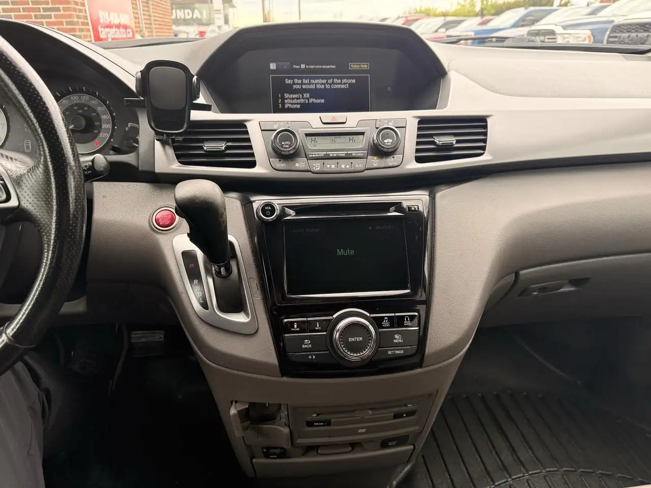 Honda Odyssey снимка Honda Odyssey