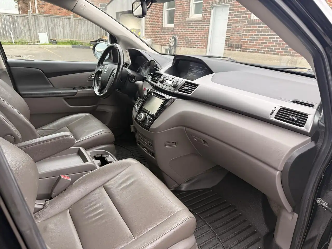 Honda Odyssey снимка Honda Odyssey