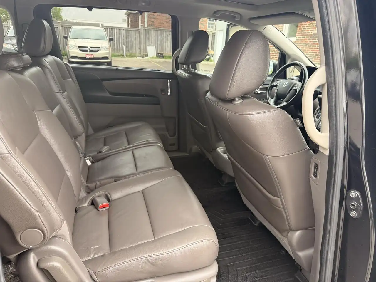 Honda Odyssey снимка Honda Odyssey