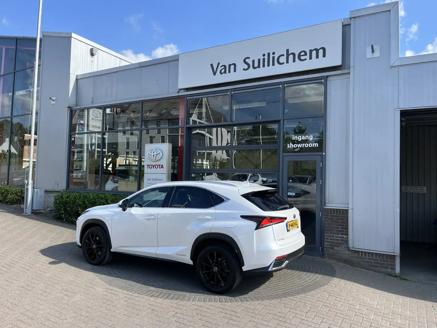 Lexus NX 300h AWD Wit - 2