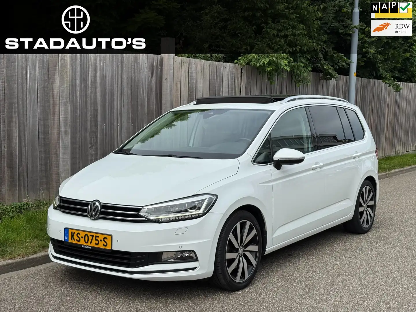 Volkswagen Touran 1.4 TSI Connected Series 7p Pano|LED|Trekhaak! Wit - 1