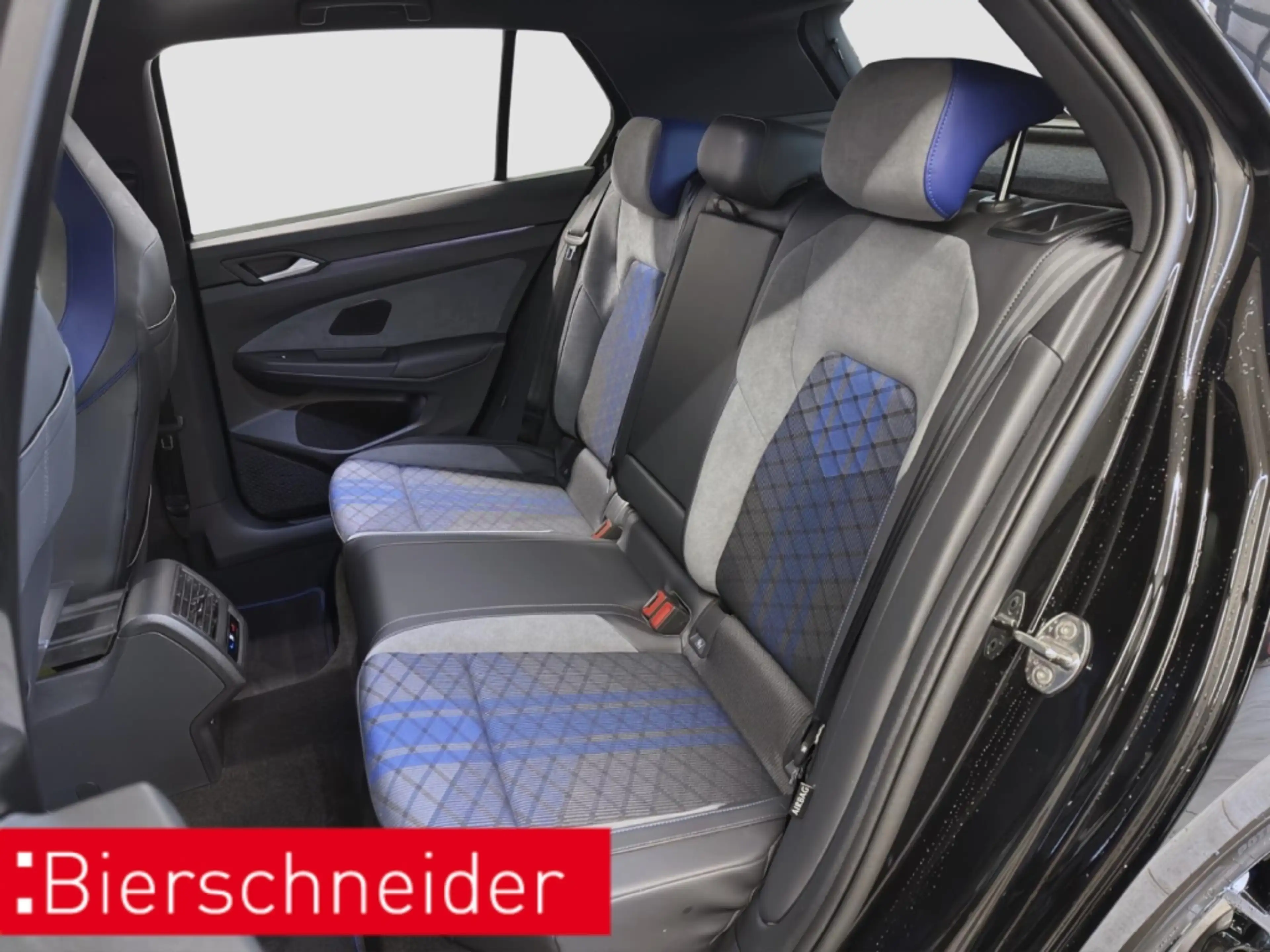Volkswagen Golf R 8 2.0 TSI DSG 4Mo. PANO AHK KAMERA IQ.LIGHT — photo 22