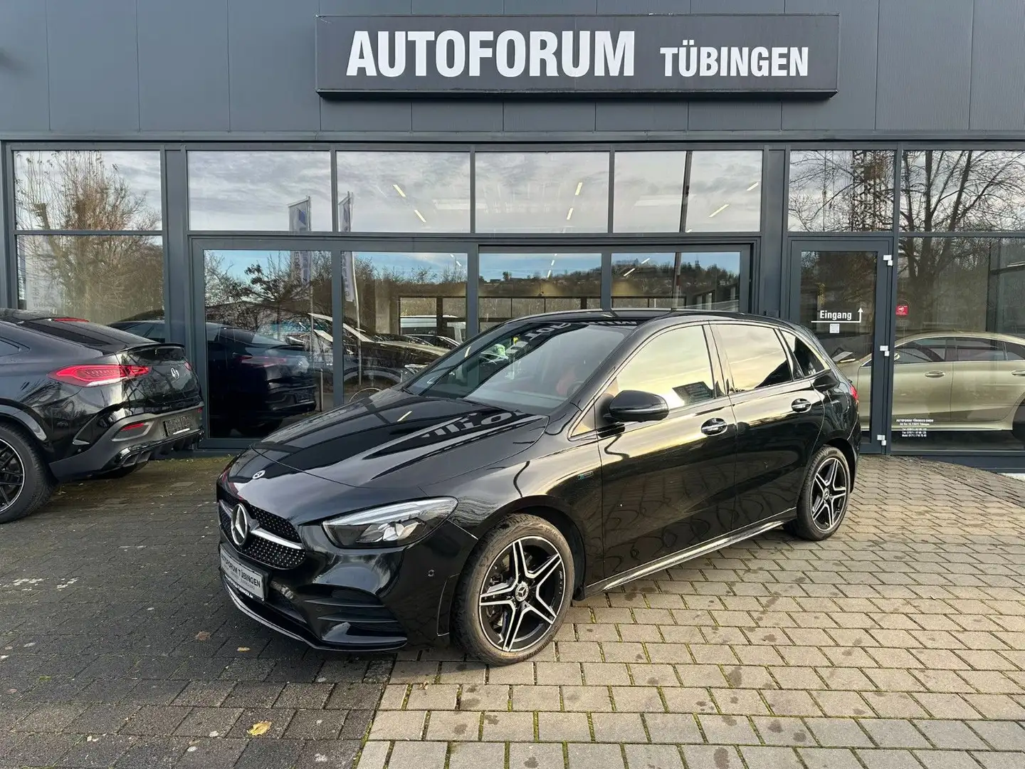 Mercedes-Benz B 250 e *AMG-LINE*NIGHT*360*KEYLESS*LEDER* Noir - 1