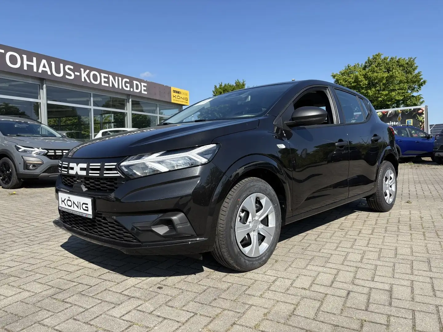 Dacia Sandero Essential TCe 90 Schwarz - 1