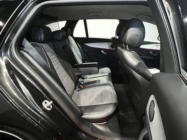 Mercedes-Benz E view 12