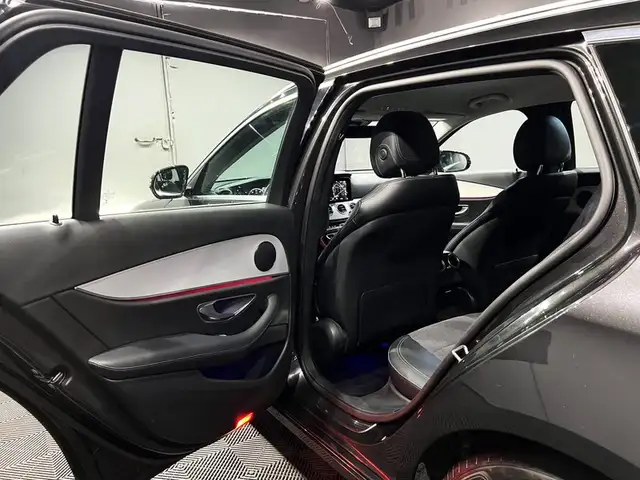 Mercedes-Benz E view 10