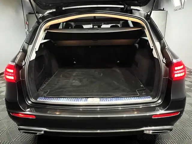 Mercedes-Benz E view 8