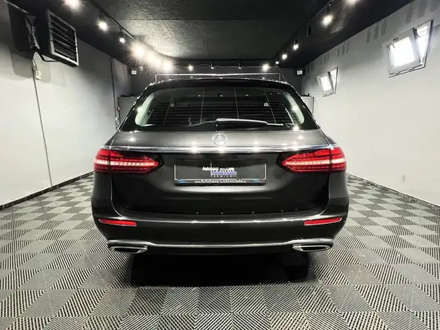 Mercedes-Benz E view 7