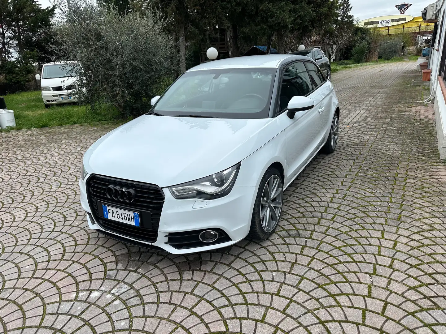 Audi A1 1.6 tdi Ambition c/clima 90cv IDONEA PER NEOPATENT Weiß - 1