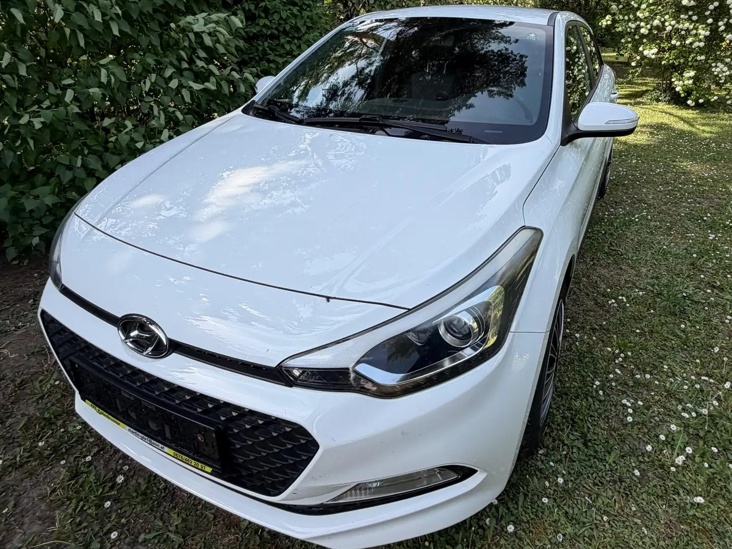 Hyundai i20 i20 1,25 Go Go Weiß - 2