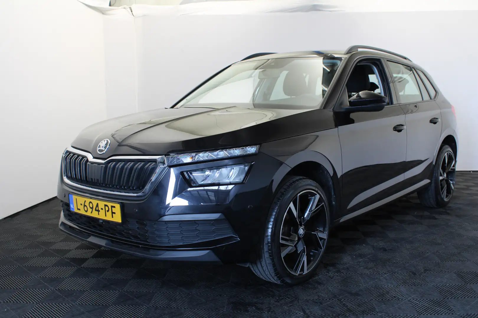 Skoda Kamiq 1.0 TSI Active Zwart - 1