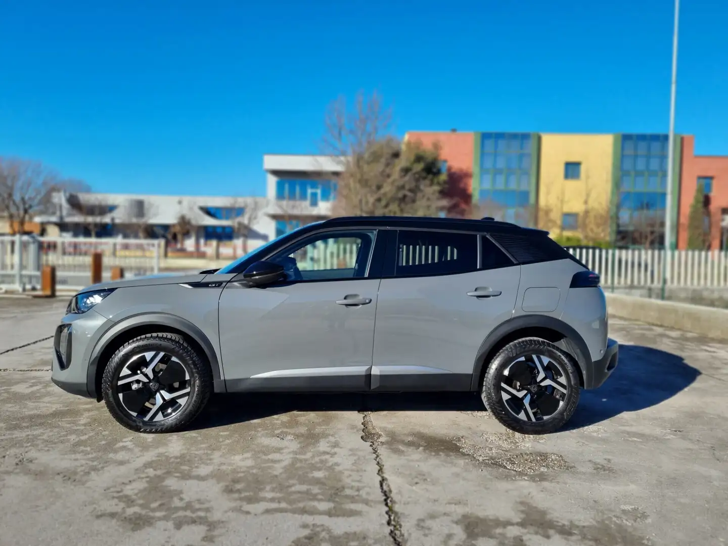 Peugeot 2008 PureTech 130 S&S EAT8 GT Gris - 2