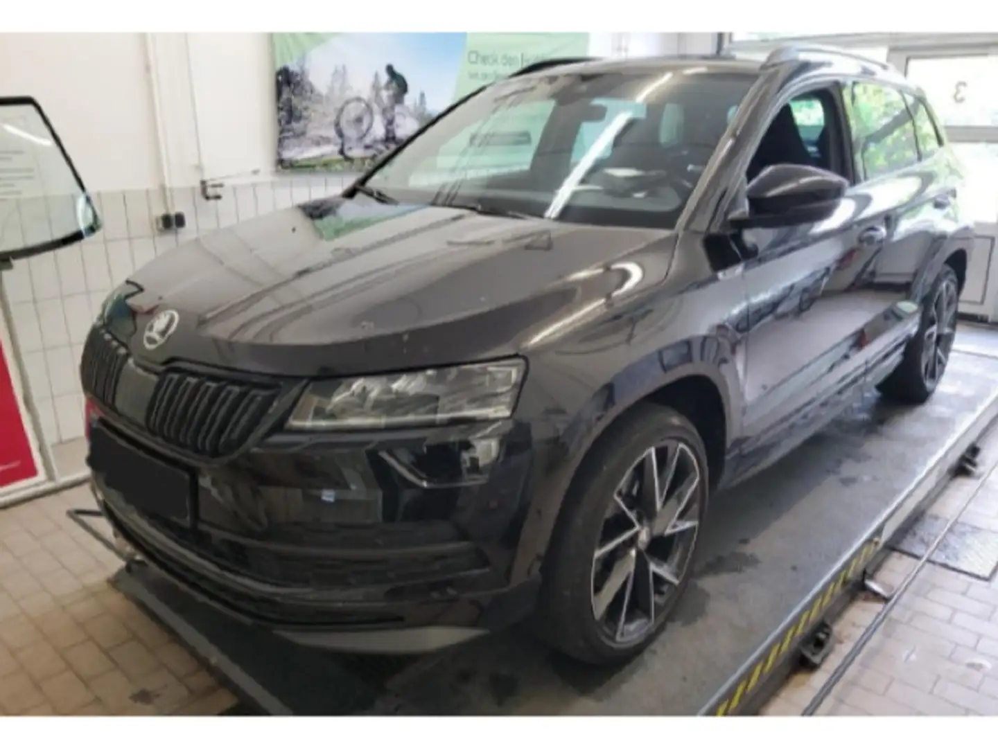 Skoda Karoq Sportline 2.0 TSI DSG 4x4 AHK Navi Kamera Schwarz - 2