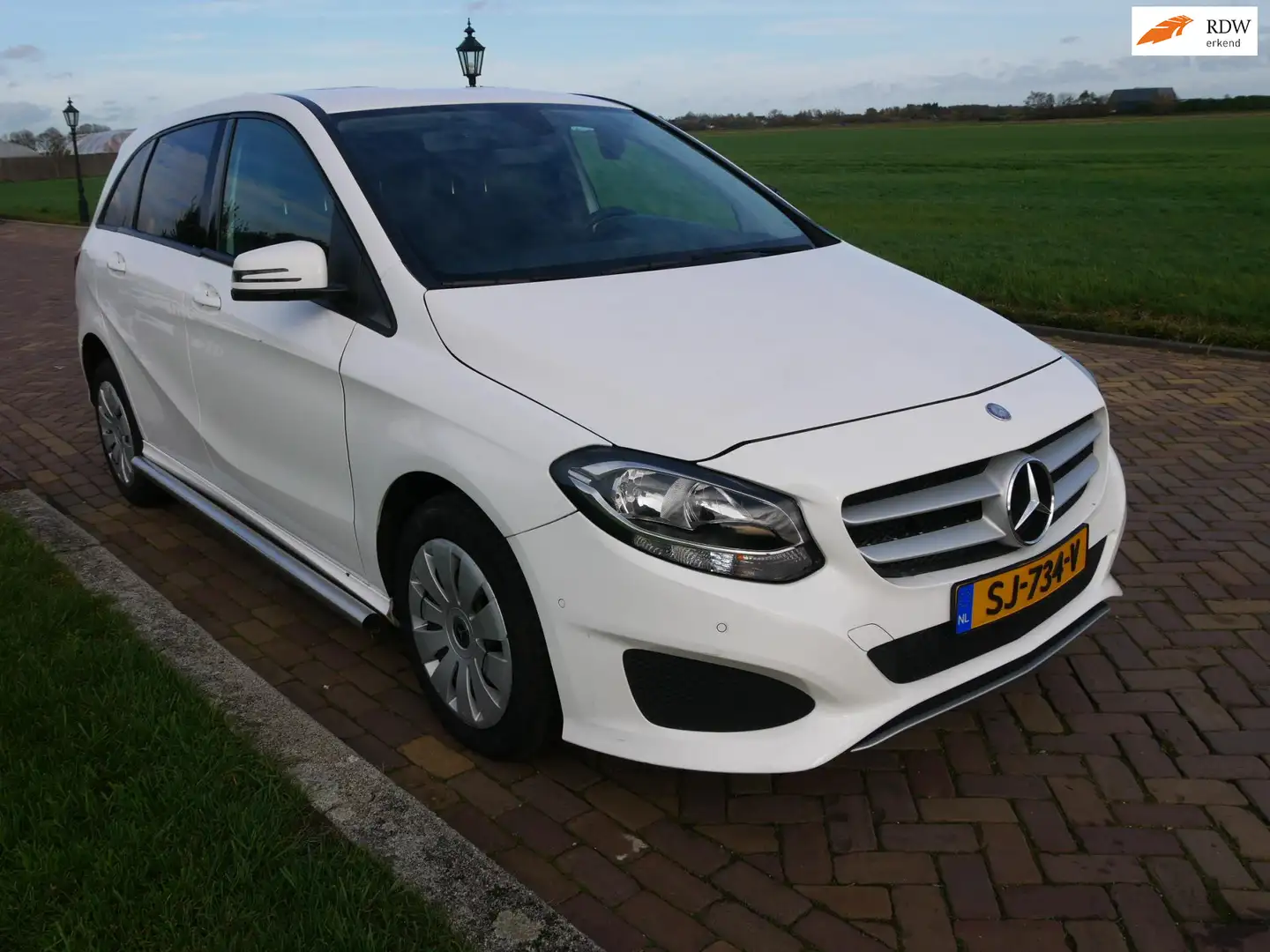 Mercedes-Benz B 220 d Ambition ** EX POLITIE -- MARGE CAR ** Bianco - 1