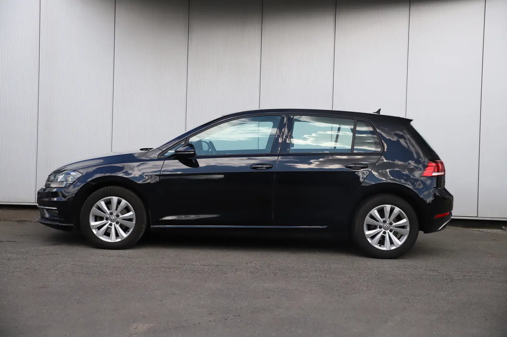 Volkswagen Golf 1.6 TDI -APP CONNECT-ZETELVERWARMING-ADAPTIVE CRUI Schwarz - 2