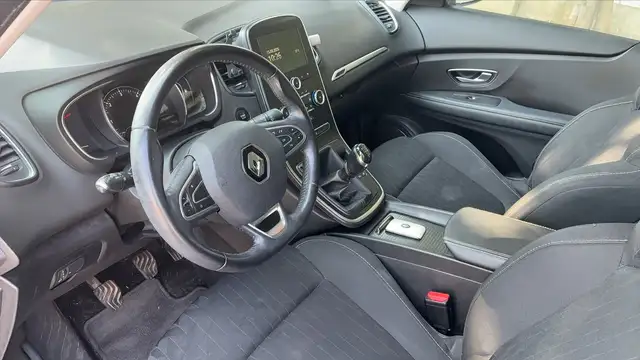 Renault Scenic view 8