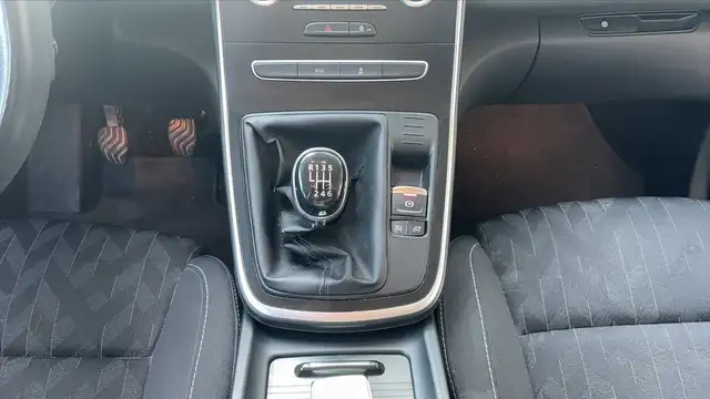 Renault Scenic view 13